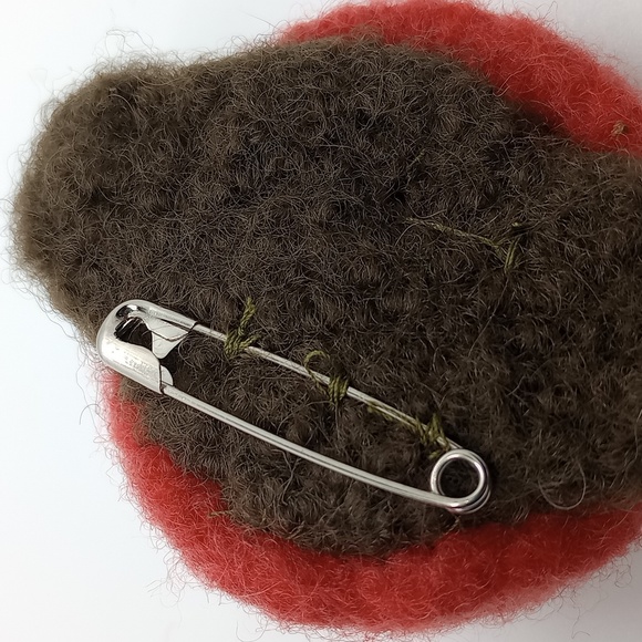 Vintage Wool Felt Brooch Felt Red Flower & Green Leaves Pin Handmade - Picture 7 of 7